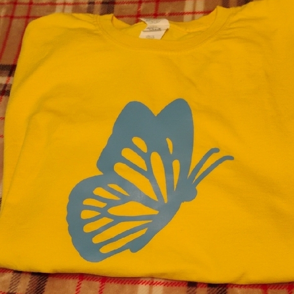 Gildan Women's Yellow Short Sleeve Tee - Picture 3 of 3